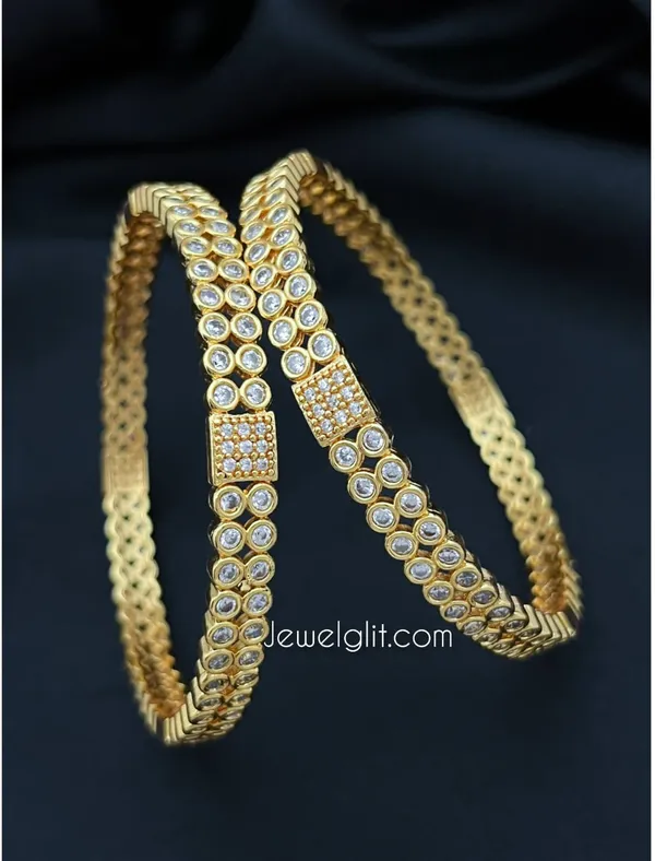 Graceful_White_Impon_Box_Bangle
