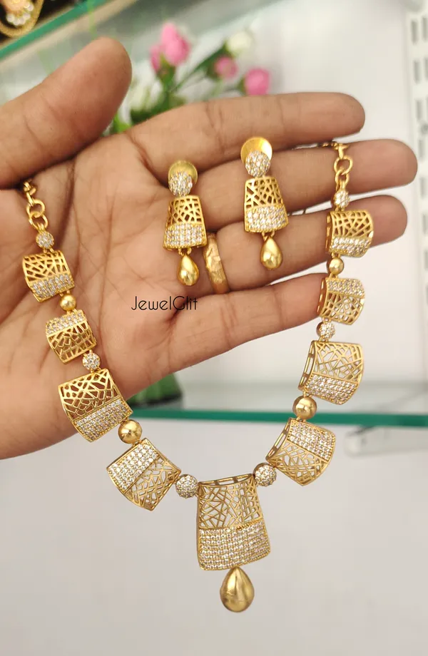 Elegant_American_Diamond_Necklace_Set_For_Women