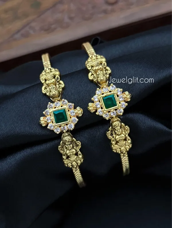 Trendy_Green_Colour_Antique_Temple_Finish_Bangle