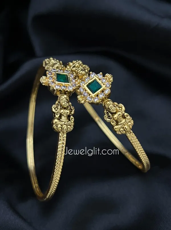 Trendy_Green_Colour_Antique_Temple_Finish_Bangle