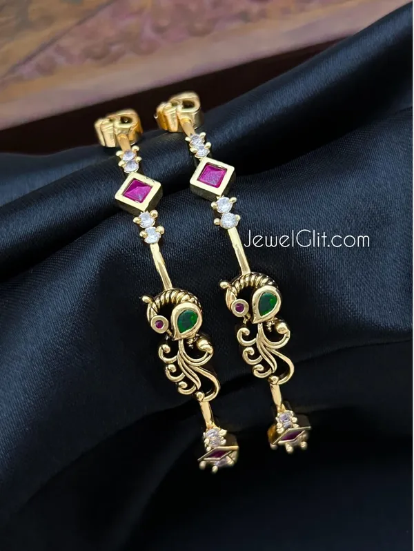 Dazzling_Antique_Peacock_Design_Bangle