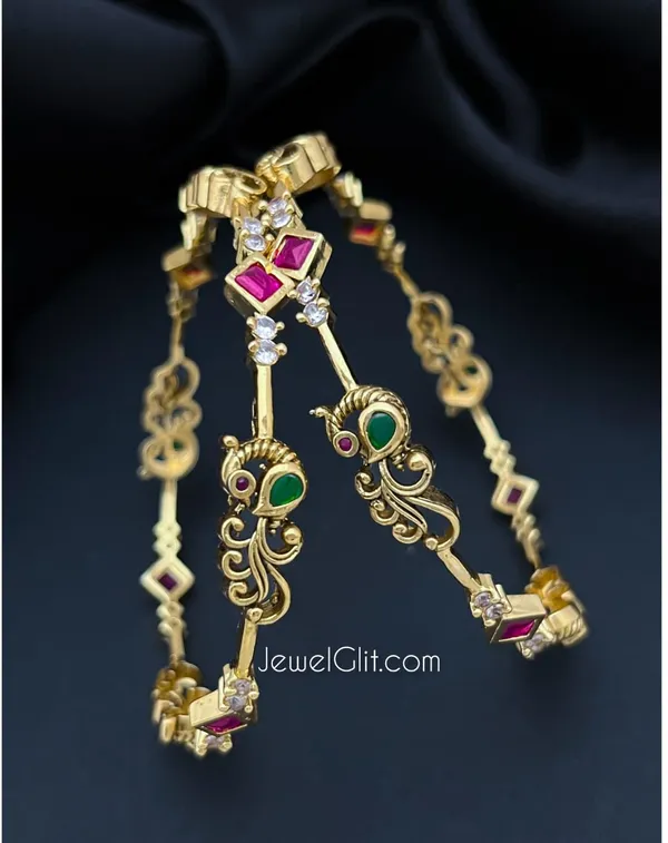 Dazzling_Antique_Peacock_Design_Bangle