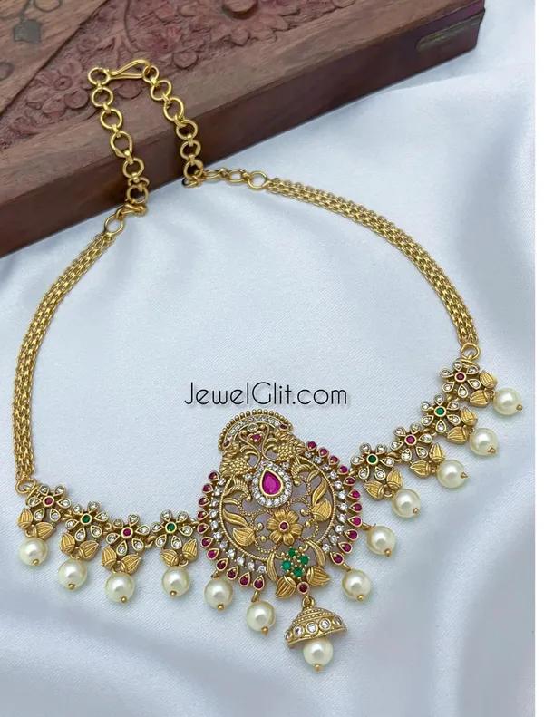 Shimmering_Matte_Finish_Venki_Necklace_With_Pearls