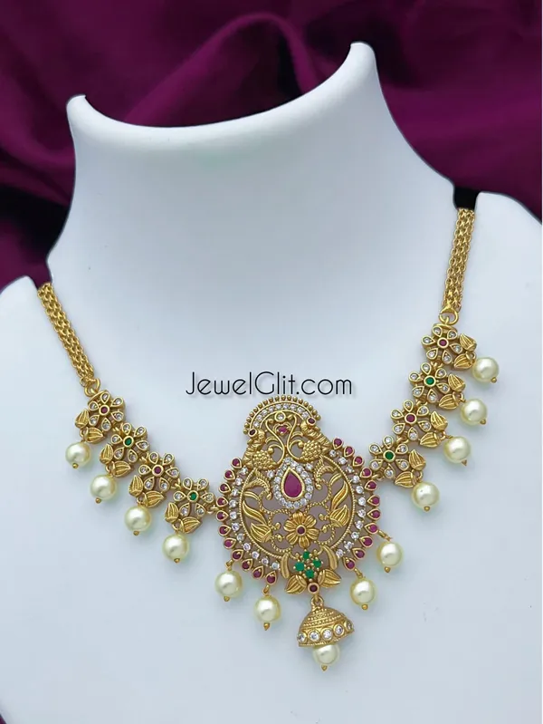 Shimmering_Matte_Finish_Venki_Necklace_With_Pearls
