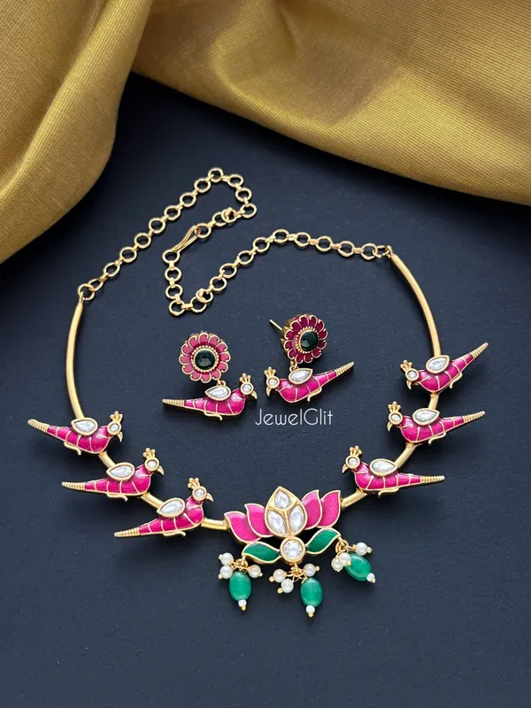 Glittering_Antique_Finish_American_Diamond_Necklace
