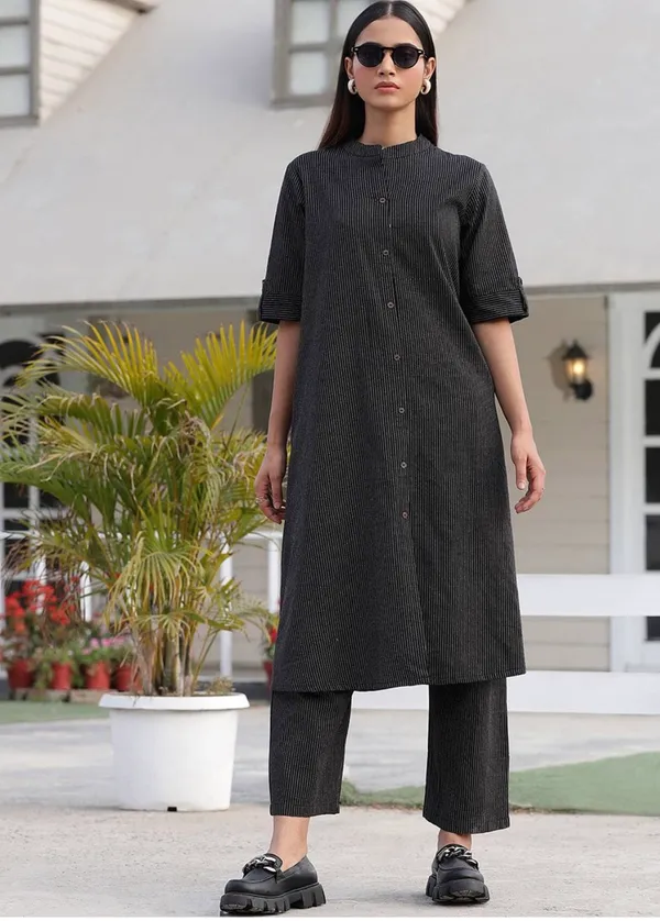 Black_Viscous_rayon_Pinted_Half_Sleeve_Kurta_&_Pent_Set
