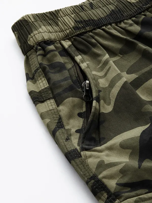Beige_Shorts_For_Mens