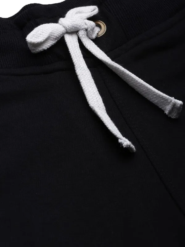 Mid-Rise_Joggers_with_Drawstring_Waist_for_Men