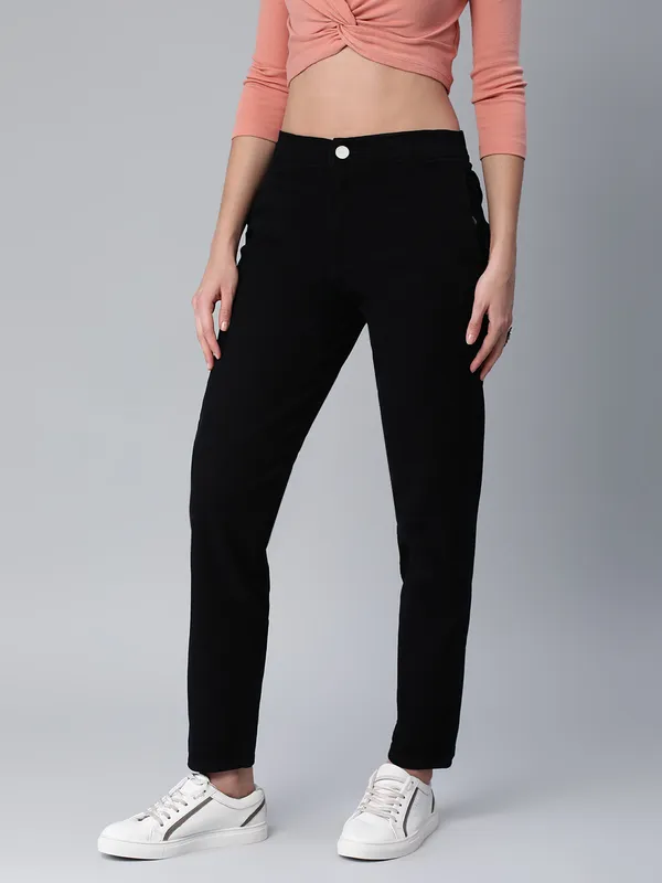 Black_Jeans_For_Women