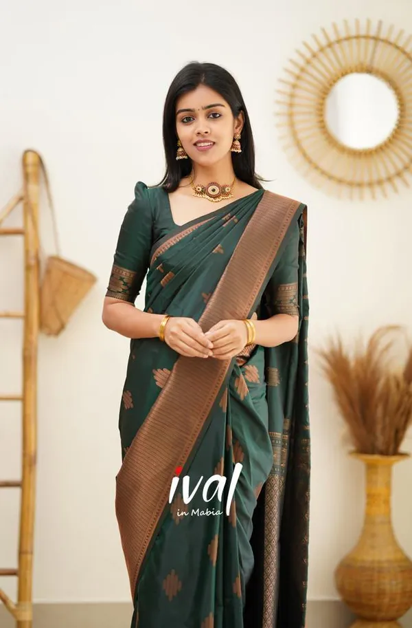 Woven_Kanjivaram_,_Banarasi_Jacquard_Saree