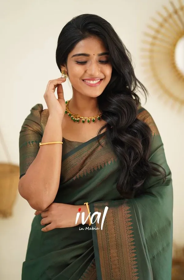 Woven_Kanjivaram_,_Banarasi_Jacquard_Saree