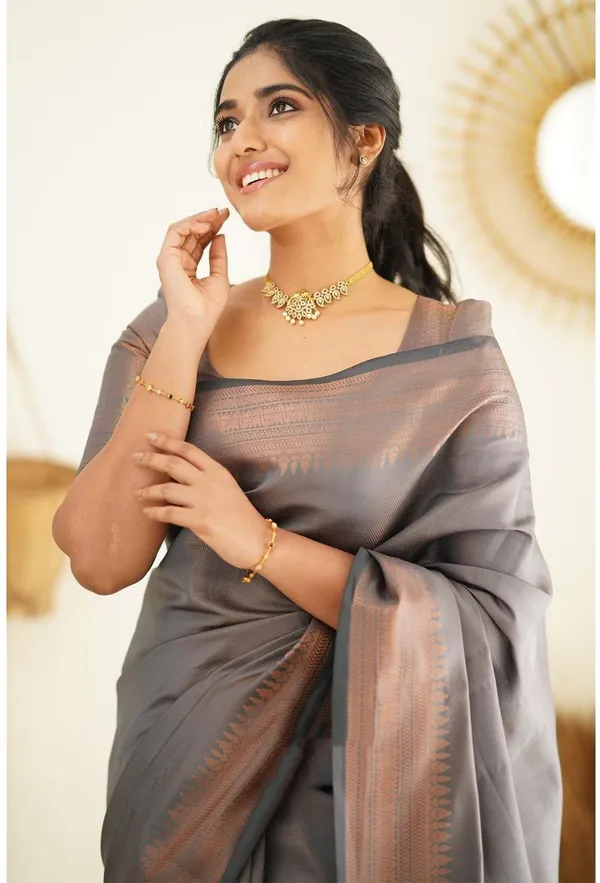 Woven_Kanjivaram_,_Banarasi_Jacquard_Saree