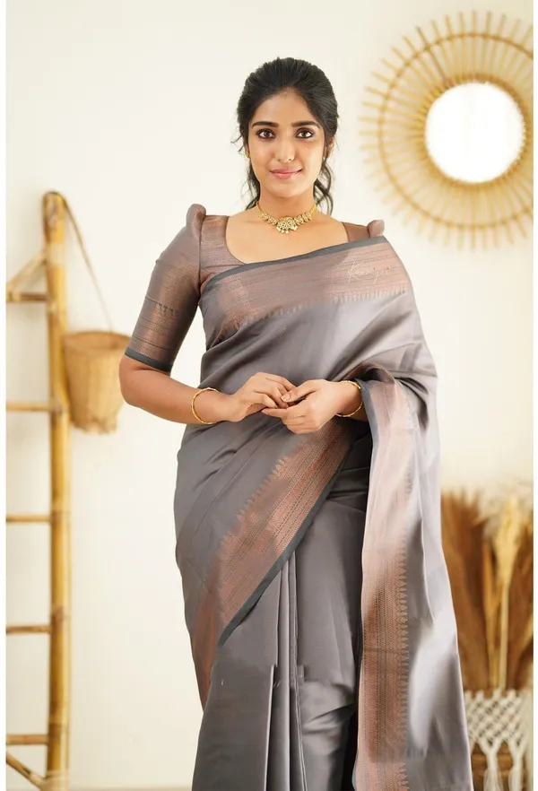 Woven_Kanjivaram_,_Banarasi_Jacquard_Saree