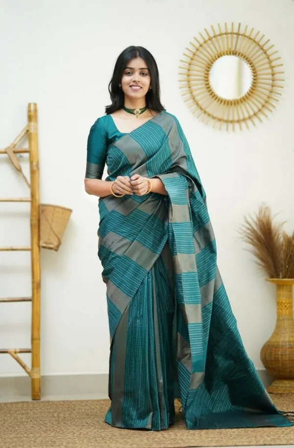 Woven_Kanjivaram_,_Banarasi_Jacquard_Saree