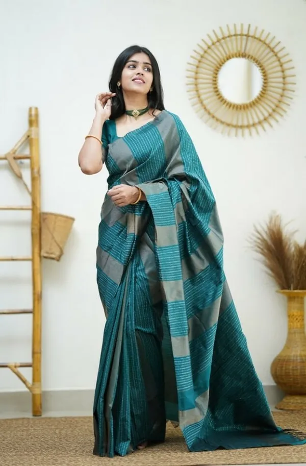 Woven_Kanjivaram_,_Banarasi_Jacquard_Saree