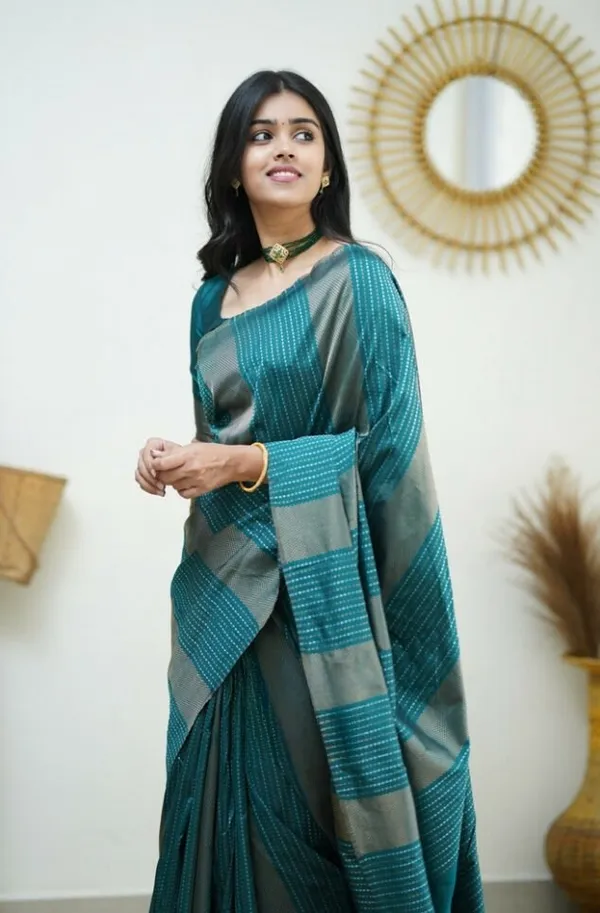 Woven_Kanjivaram_,_Banarasi_Jacquard_Saree
