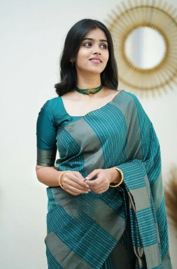 Woven_Kanjivaram_,_Banarasi_Jacquard_Saree