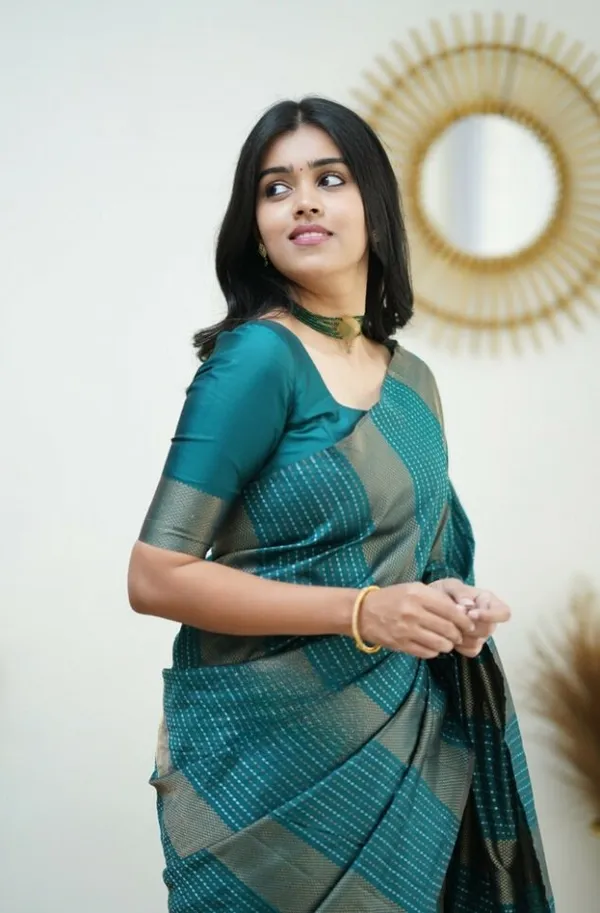 Woven_Kanjivaram_,_Banarasi_Jacquard_Saree