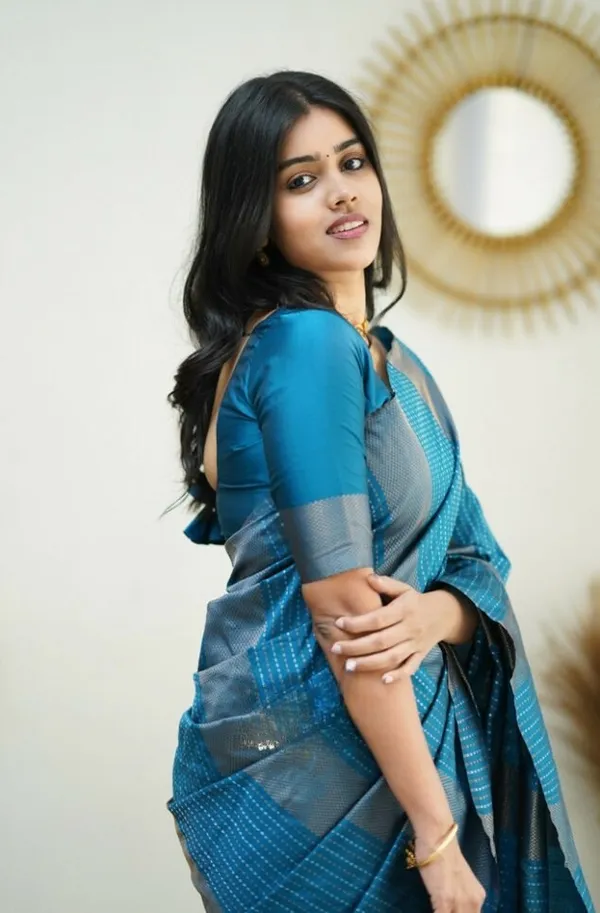 Woven_Kanjivaram_,_Banarasi_Jacquard_Saree