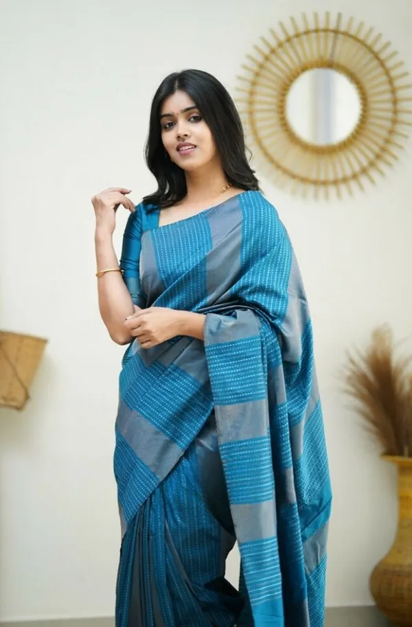 Woven_Kanjivaram_,_Banarasi_Jacquard_Saree