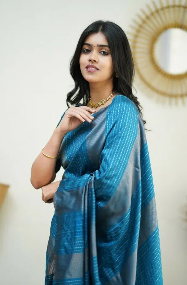 Woven_Kanjivaram_,_Banarasi_Jacquard_Saree