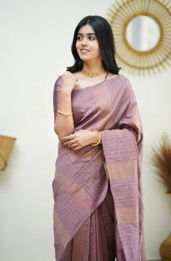 Woven_Kanjivaram_,_Banarasi_Jacquard_Saree