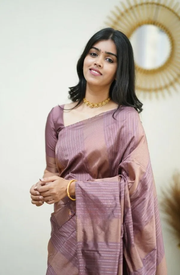 Woven_Kanjivaram_,_Banarasi_Jacquard_Saree
