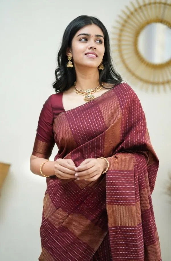 Woven_Kanjivaram_,_Banarasi_Jacquard_Saree