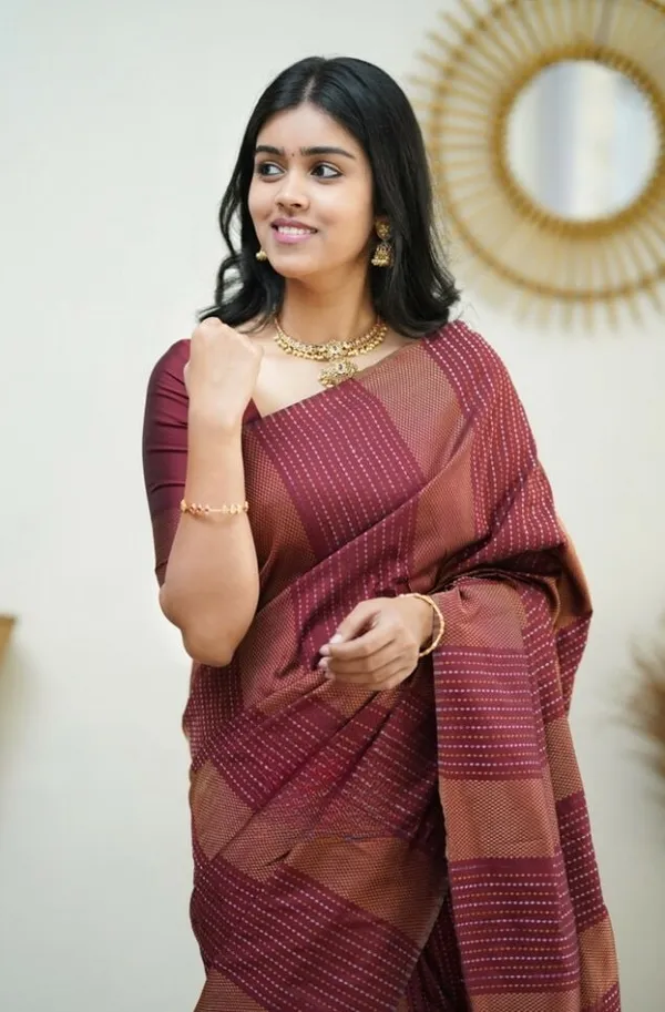 Woven_Kanjivaram_,_Banarasi_Jacquard_Saree