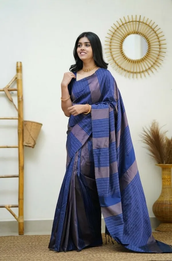Woven_Kanjivaram_,_Banarasi_Jacquard_Saree