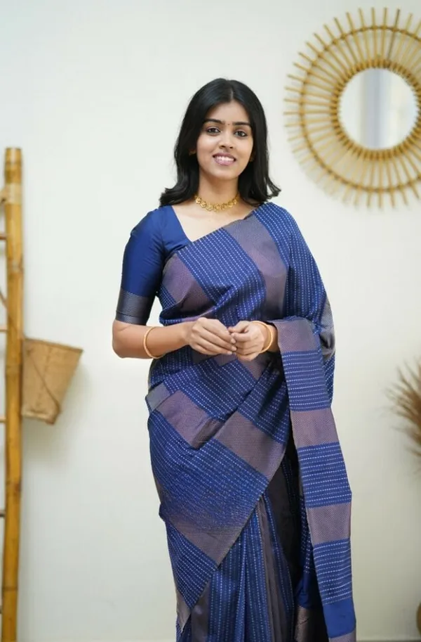 Woven_Kanjivaram_,_Banarasi_Jacquard_Saree