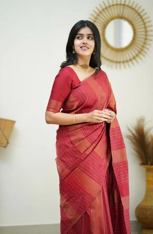 Woven_Kanjivaram_,_Banarasi_Jacquard_Saree