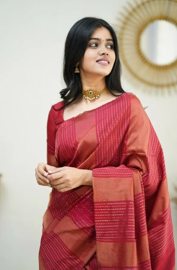 Woven_Kanjivaram_,_Banarasi_Jacquard_Saree