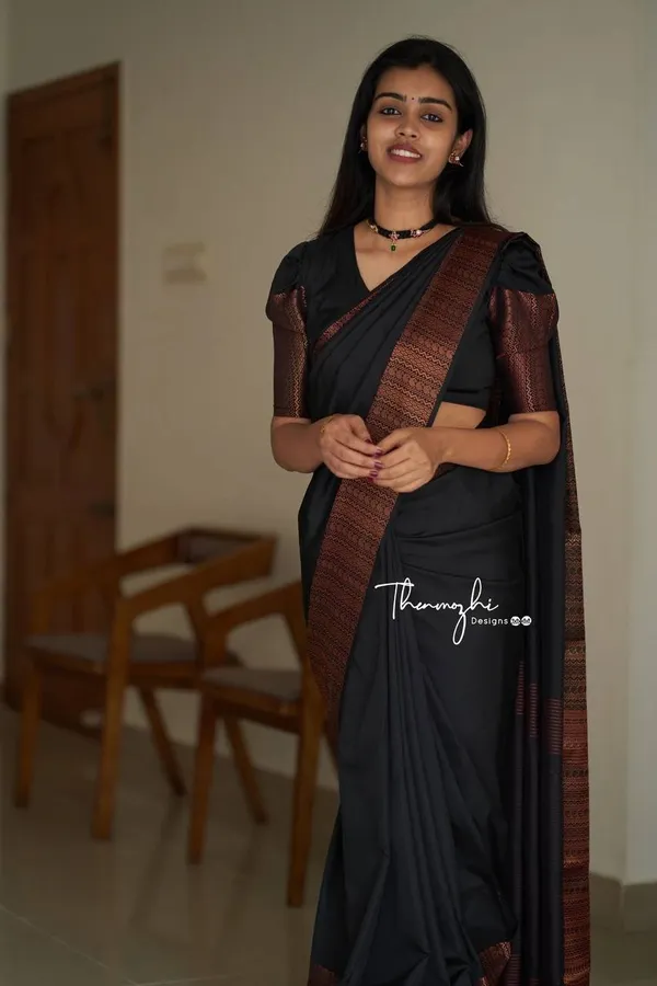 Woven_Kanjivaram_,_Banarasi_Jacquard_Saree