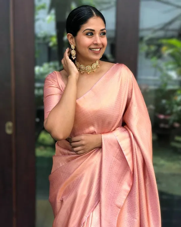 Woven_Kanjivaram_,_Banarasi_Jacquard_Saree