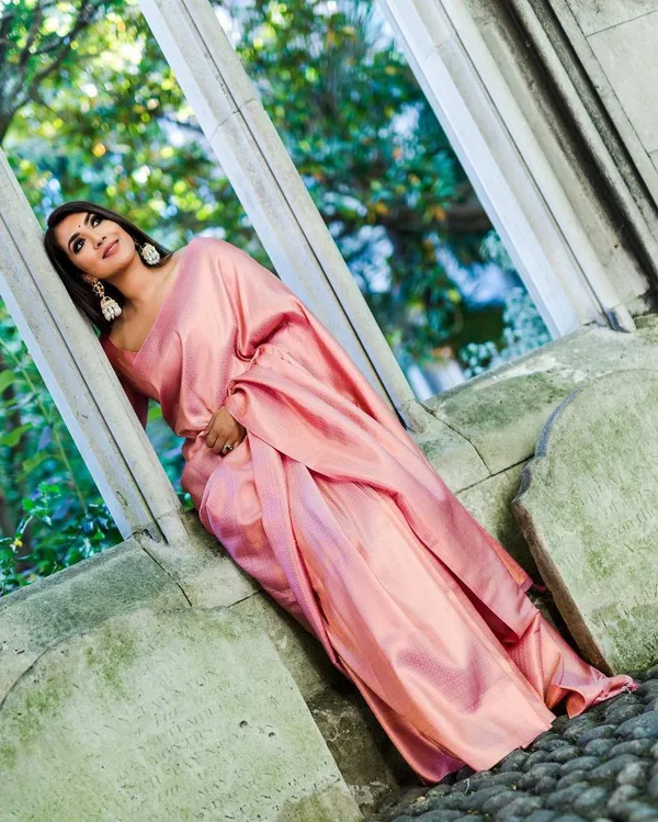 Woven_Kanjivaram_,_Banarasi_Jacquard_Saree