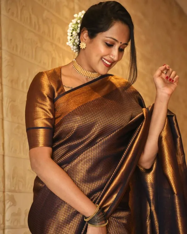 Woven_Kanjivaram_,_Banarasi_Jacquard_Saree