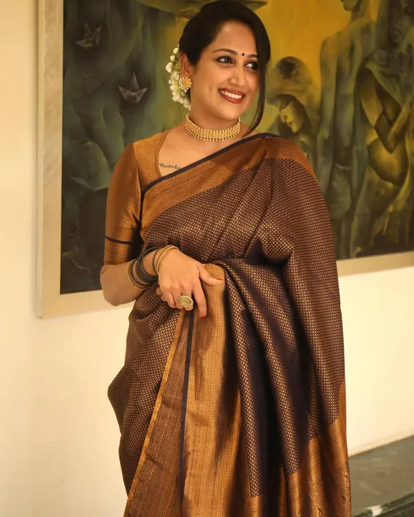 Woven_Kanjivaram_,_Banarasi_Jacquard_Saree
