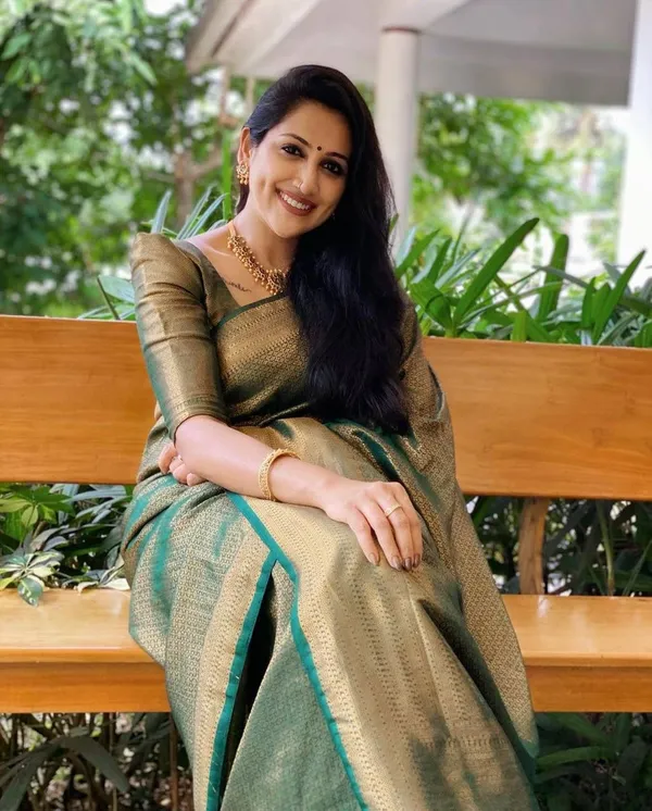 Woven_Kanjivaram_,_Banarasi_Jacquard_Saree