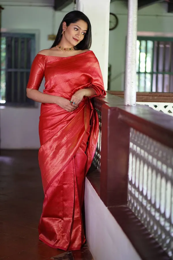 Woven_Kanjivaram_,_Banarasi_Jacquard_Saree