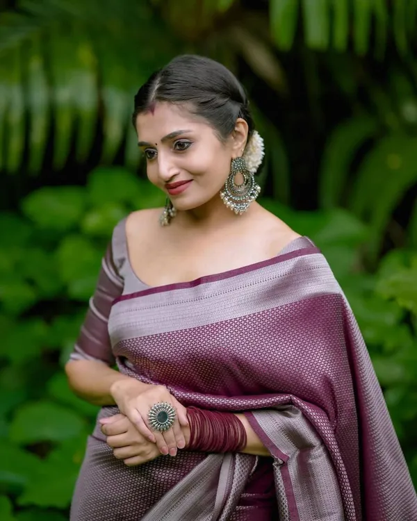 Woven_Kanjivaram_,_Banarasi_Jacquard_Saree