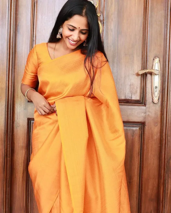 Woven_Kanjivaram_,_Banarasi_Jacquard_Saree