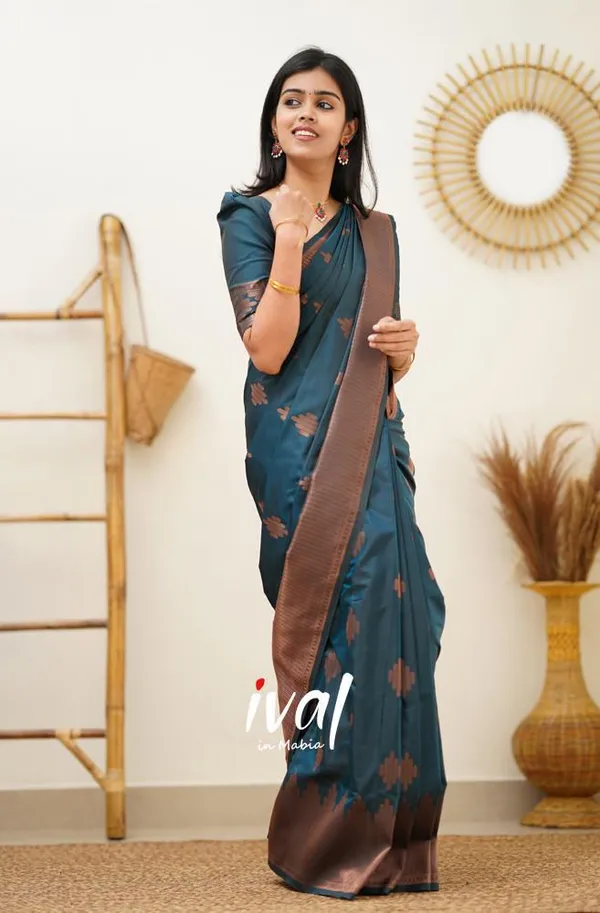 Woven_Kanjivaram_,_Banarasi_Jacquard_Saree