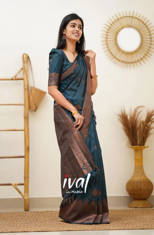 Woven_Kanjivaram_,_Banarasi_Jacquard_Saree