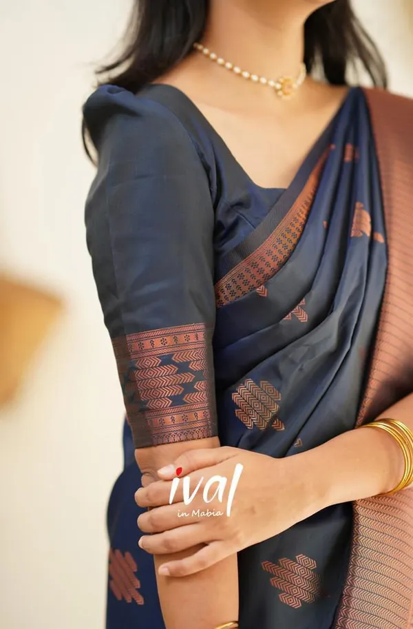 Woven_Kanjivaram_,_Banarasi_Jacquard_Saree