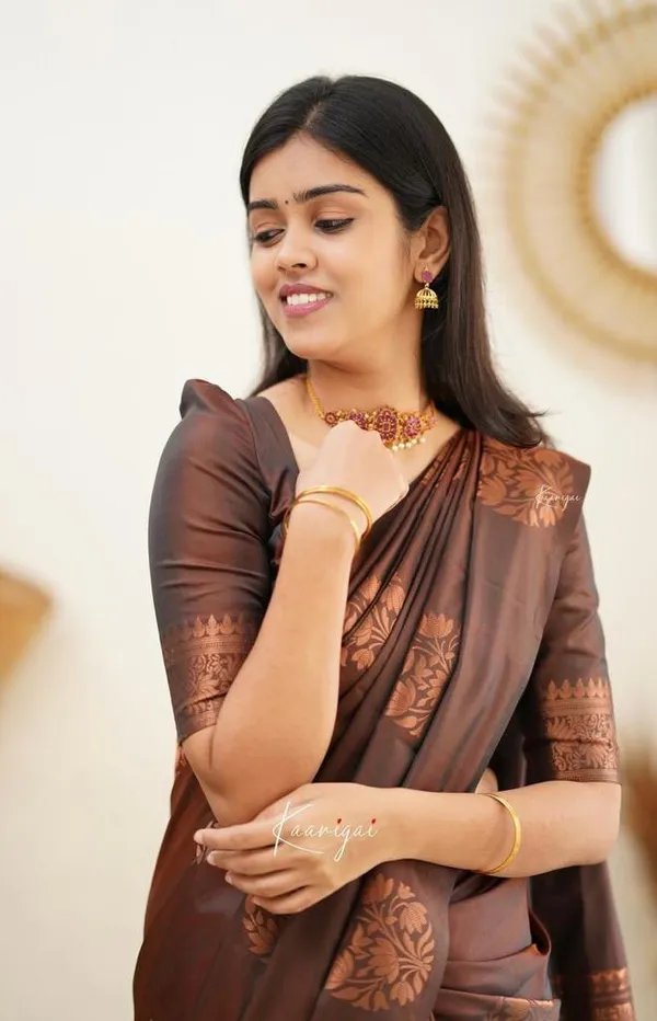 Woven_Kanjivaram_,_Banarasi_Jacquard_Saree