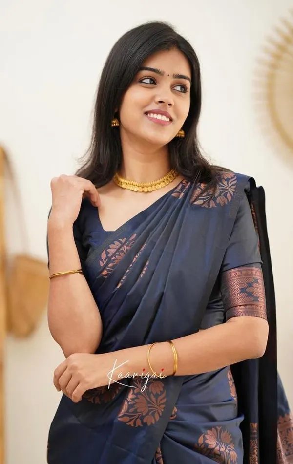 Woven_Kanjivaram_,_Banarasi_Jacquard_Saree