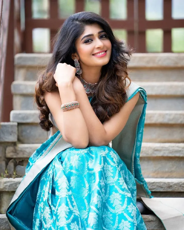 Woven_Kanjivaram_,_Banarasi_Jacquard_Saree