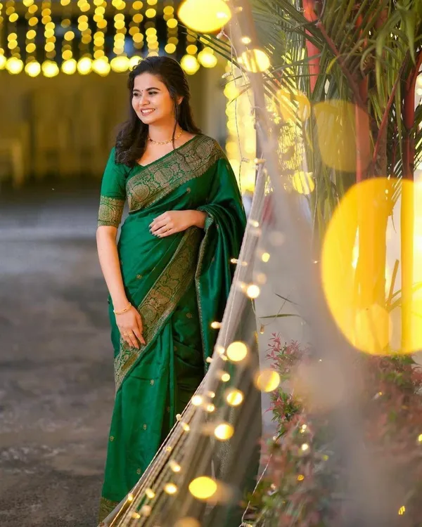 Woven_Kanjivaram_,_Banarasi_Jacquard_Saree