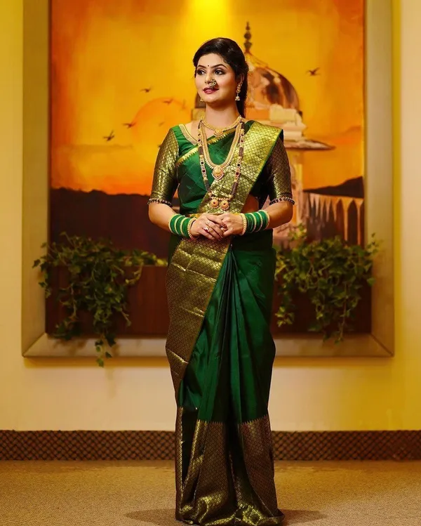 Woven_Kanjivaram_,_Banarasi_Jacquard_Saree